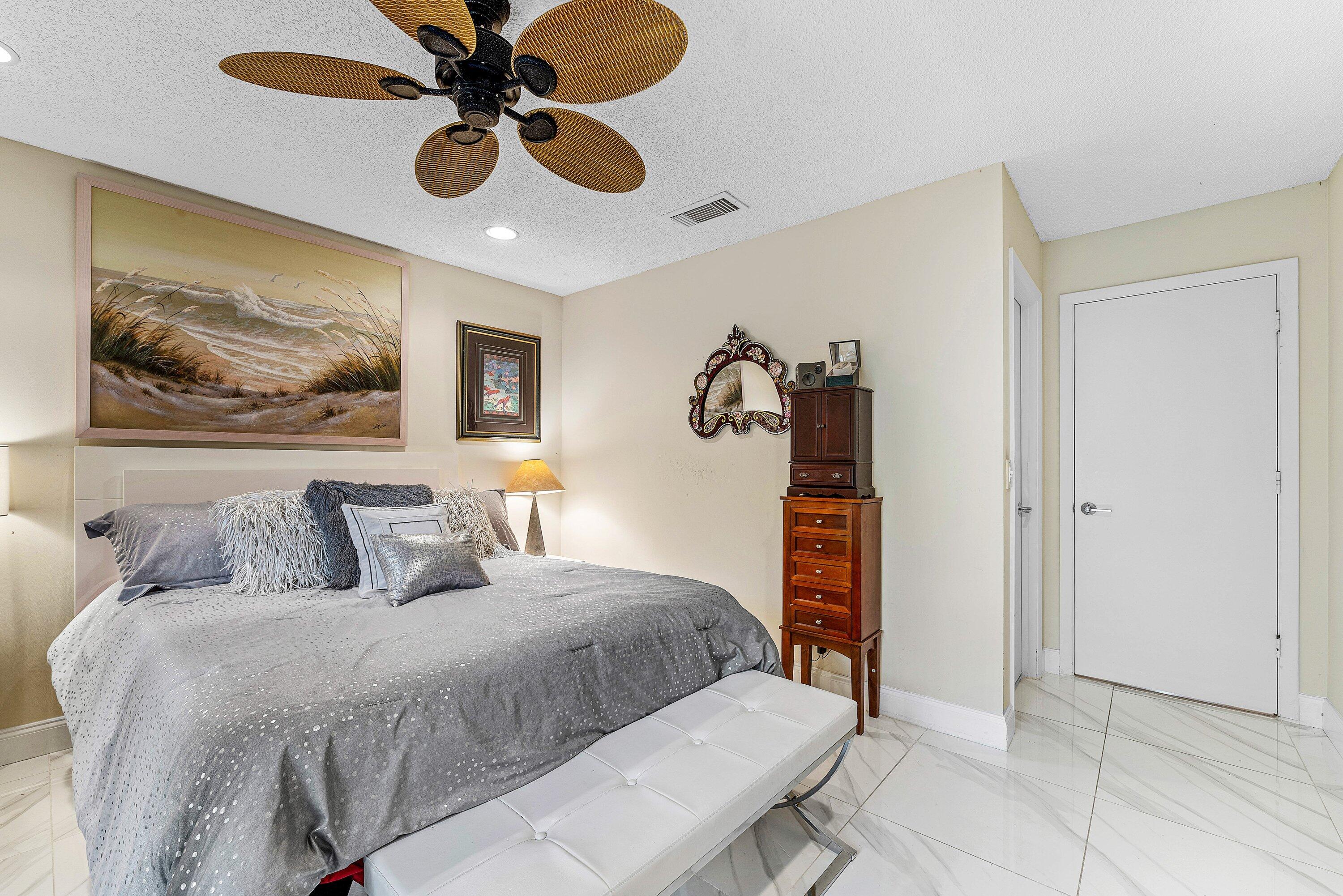 WOODS AT HUNTERS RUN CONDO - Residential