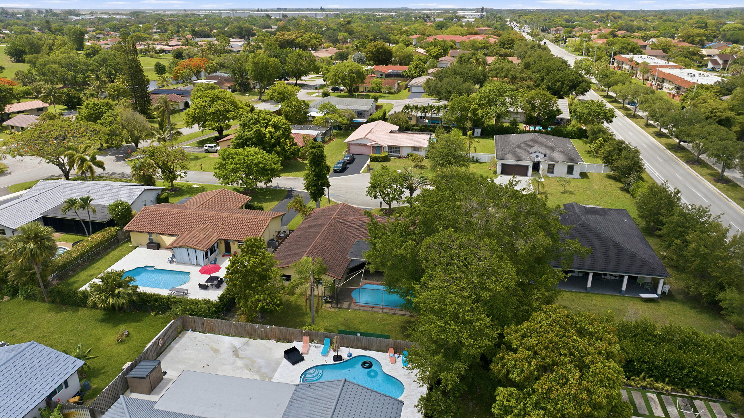 CORAL SPRINGS COUNTRY CLUB - Residential