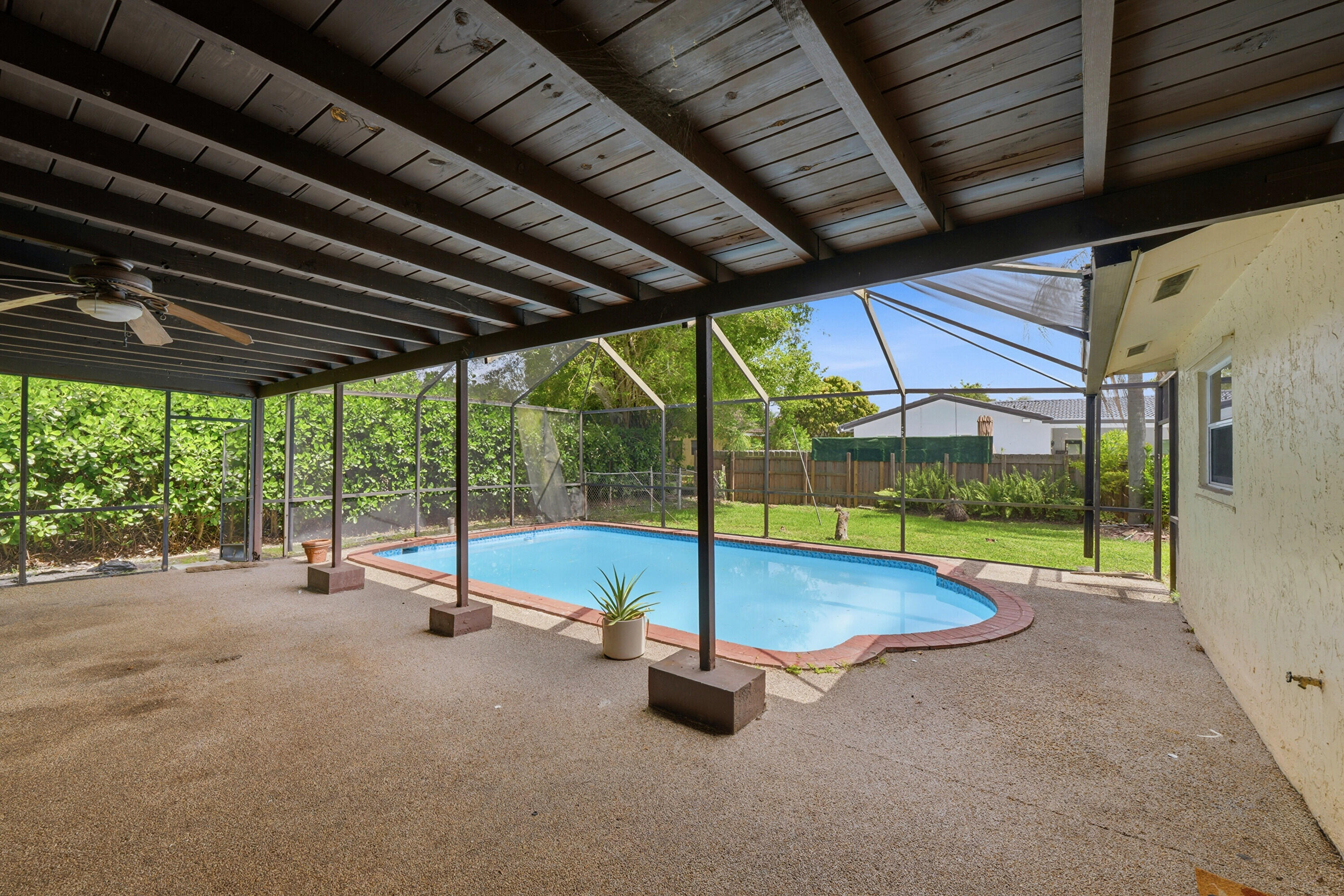 CORAL SPRINGS COUNTRY CLUB - Residential