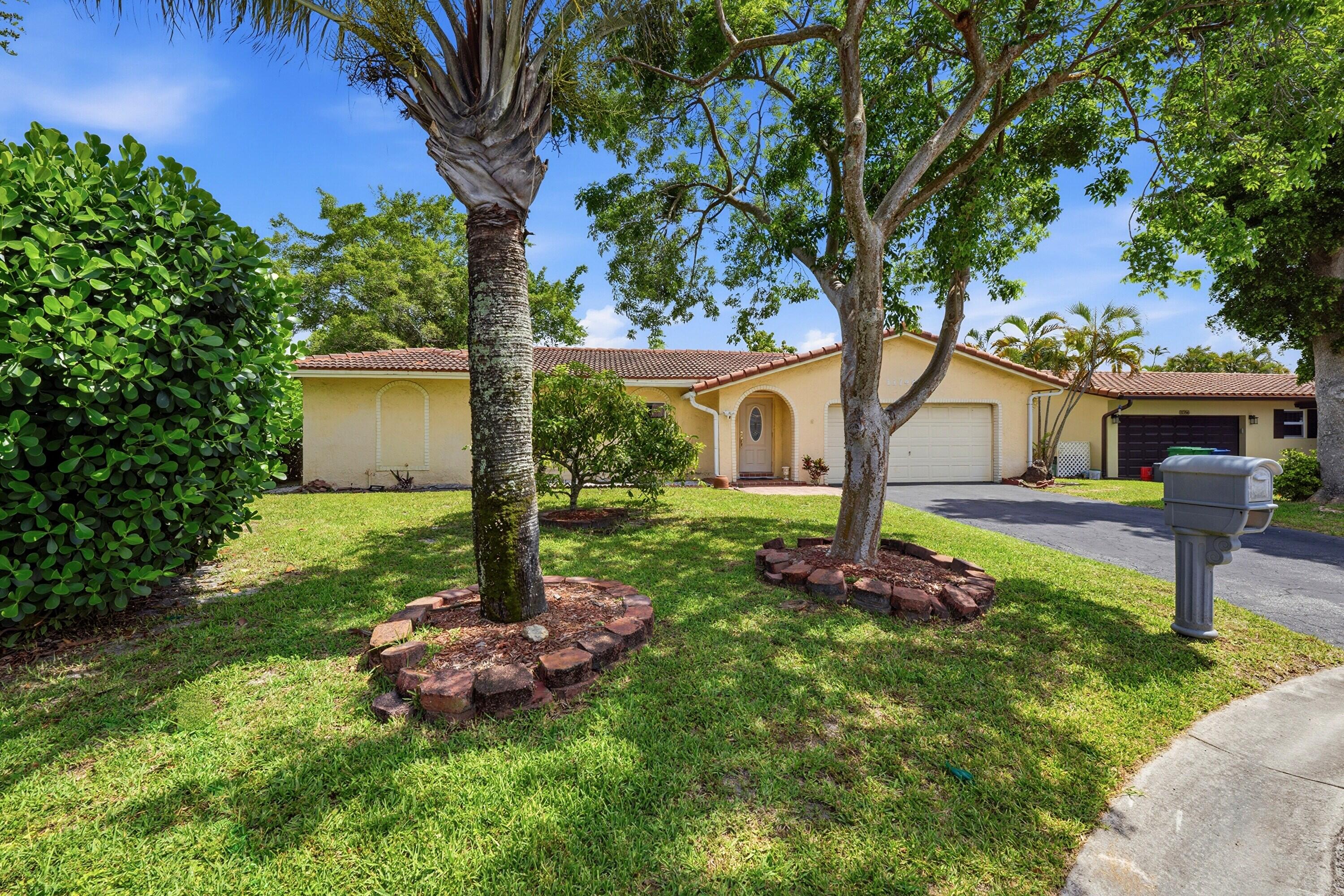 CORAL SPRINGS COUNTRY CLUB - Residential