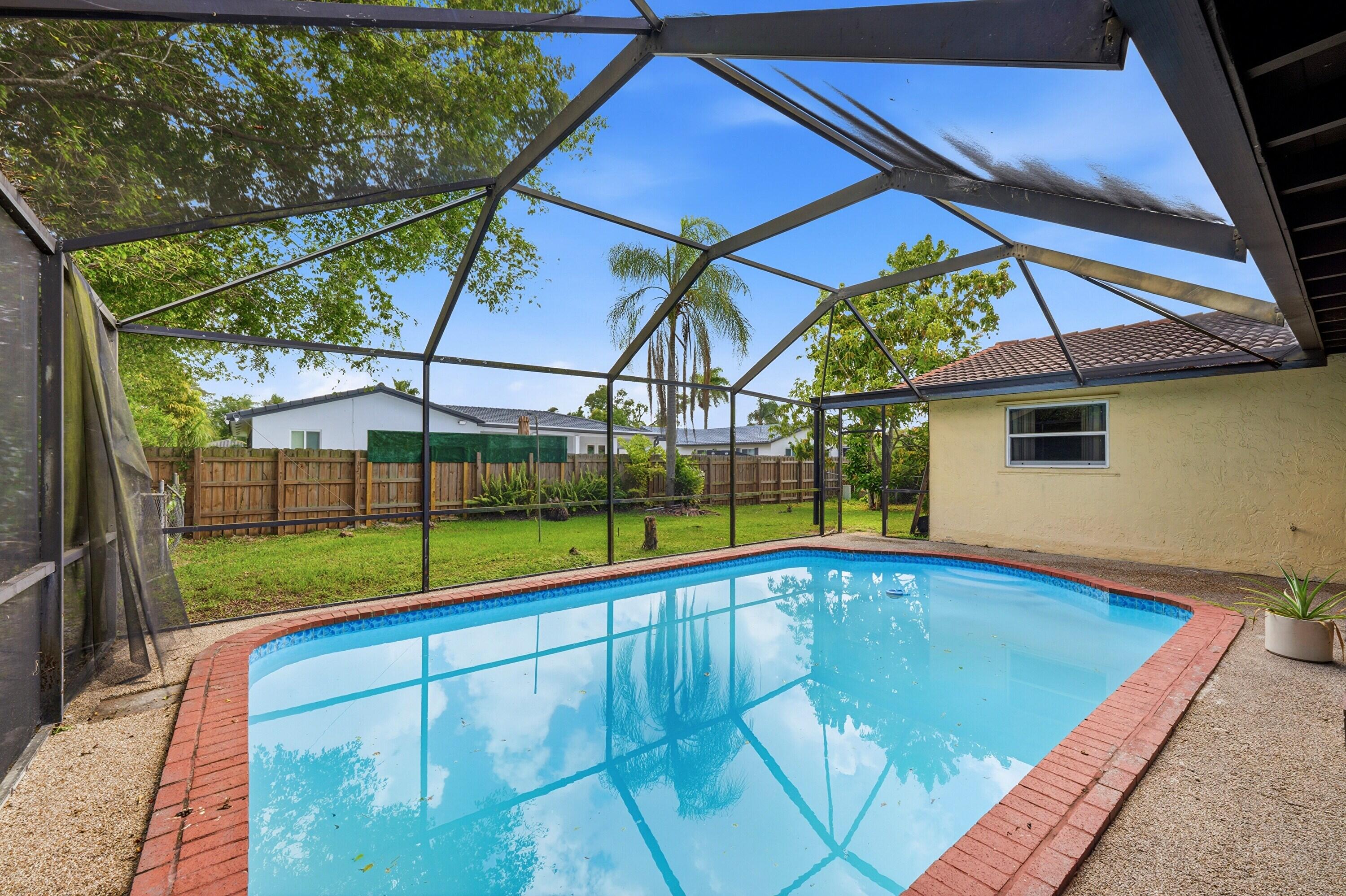 CORAL SPRINGS COUNTRY CLUB - Residential