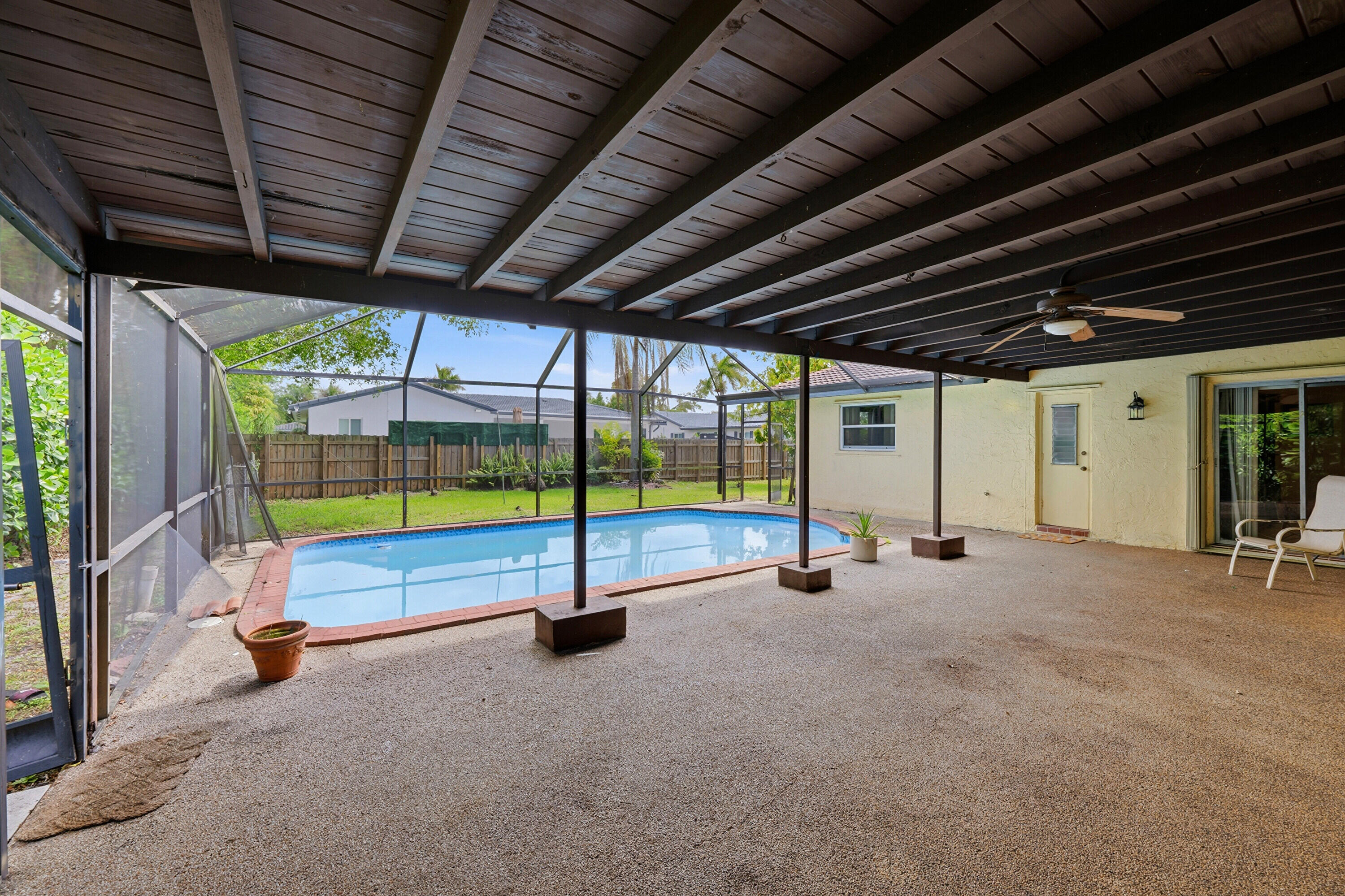 CORAL SPRINGS COUNTRY CLUB - Residential