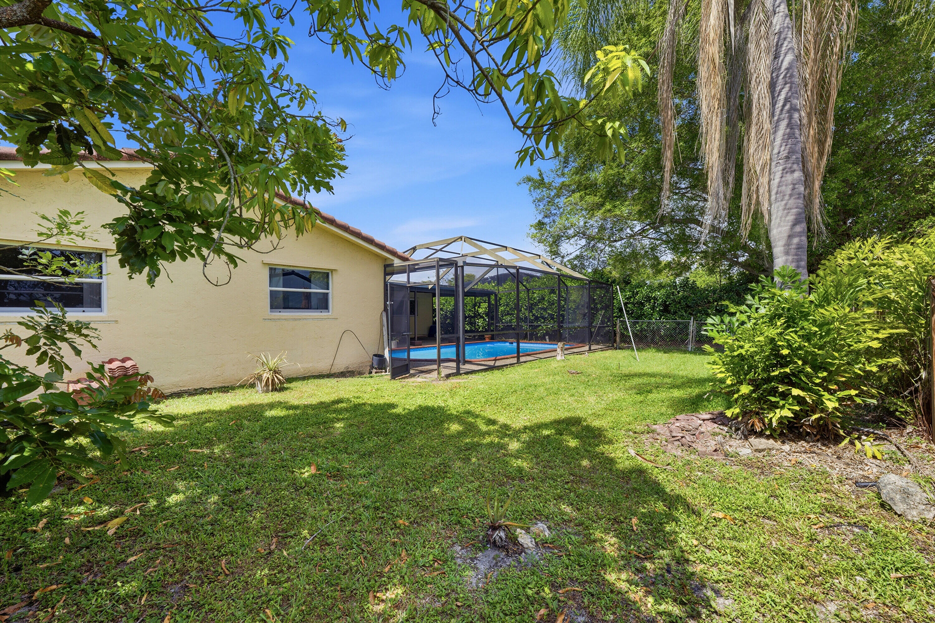 CORAL SPRINGS COUNTRY CLUB - Residential