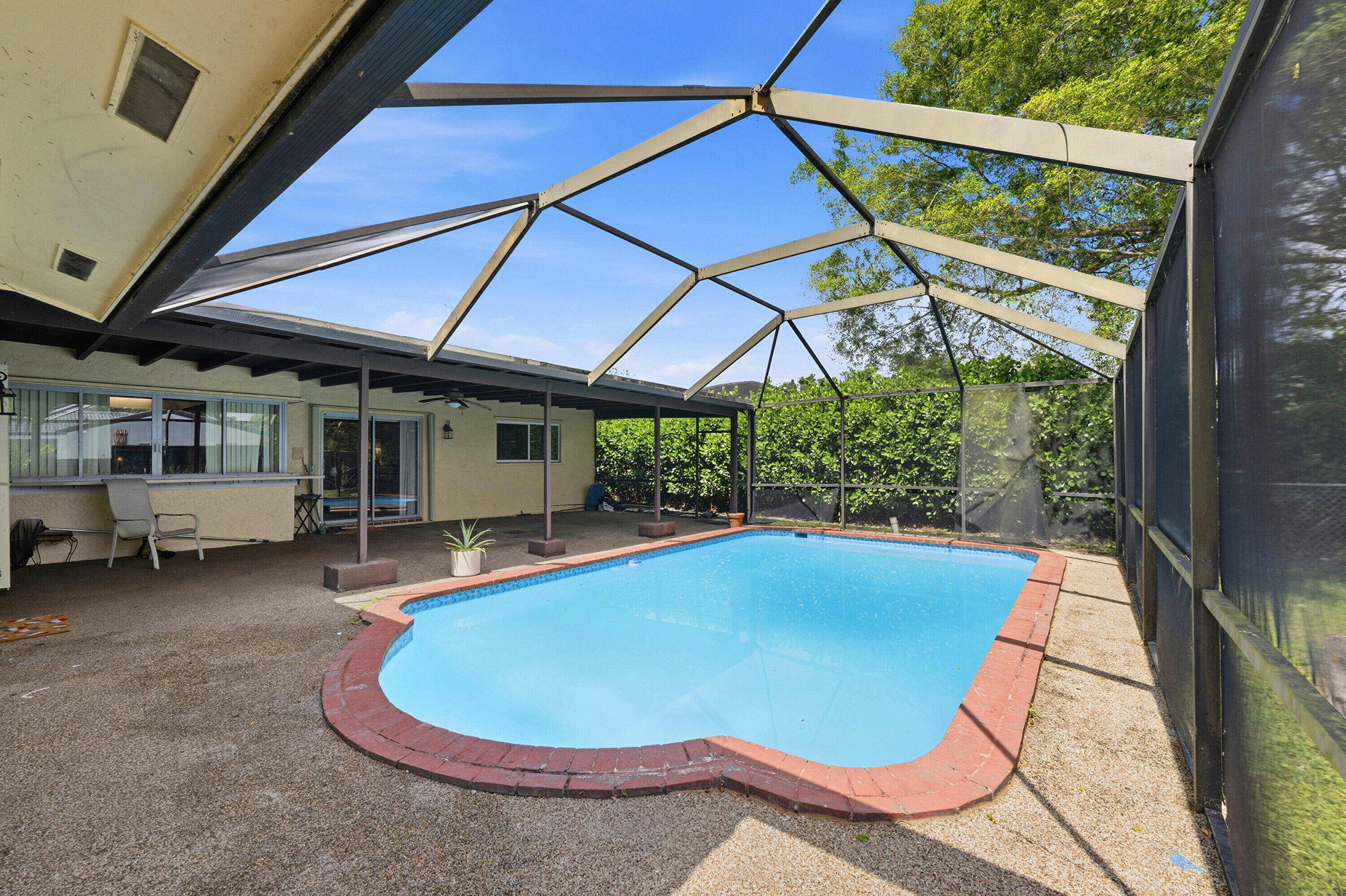 CORAL SPRINGS COUNTRY CLUB - Residential