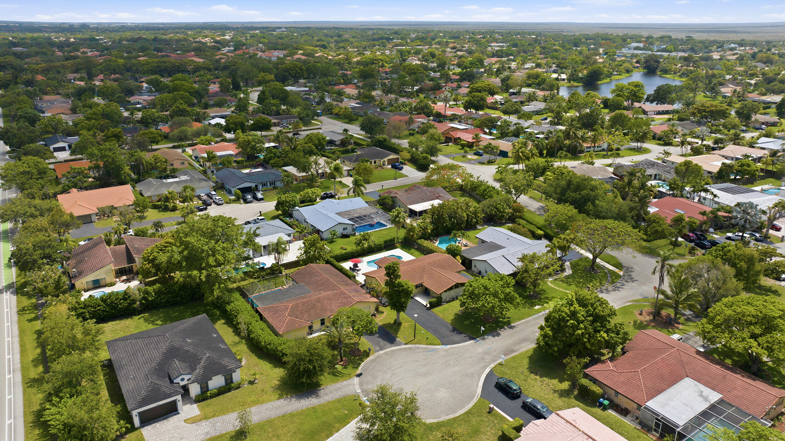 CORAL SPRINGS COUNTRY CLUB - Residential