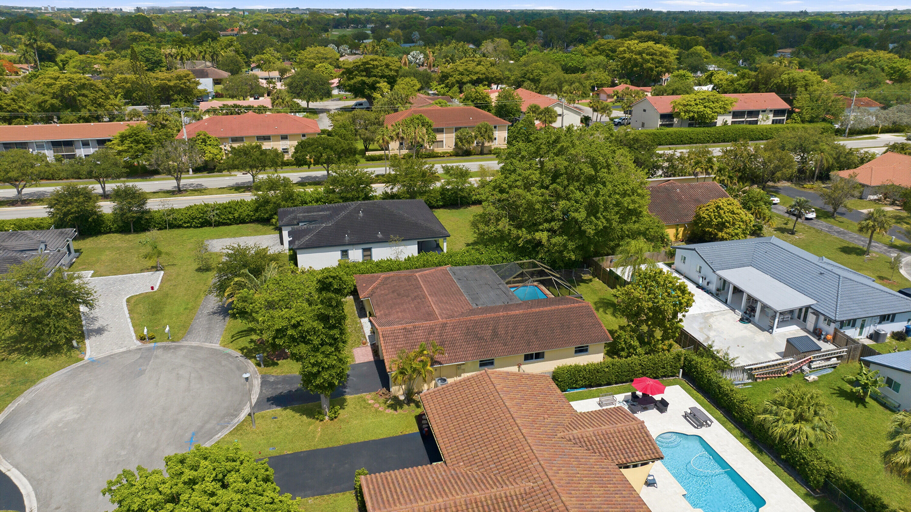 CORAL SPRINGS COUNTRY CLUB - Residential