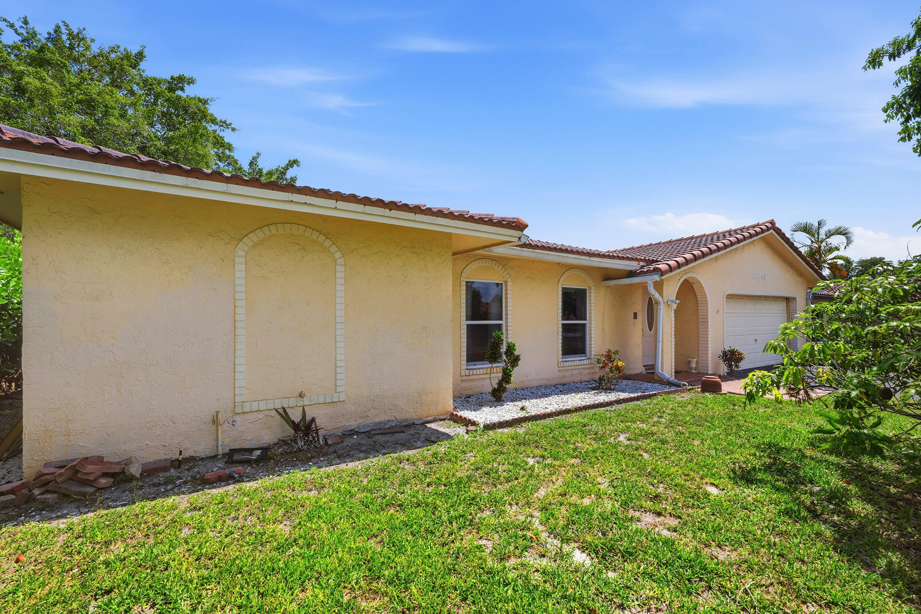 CORAL SPRINGS COUNTRY CLUB - Residential
