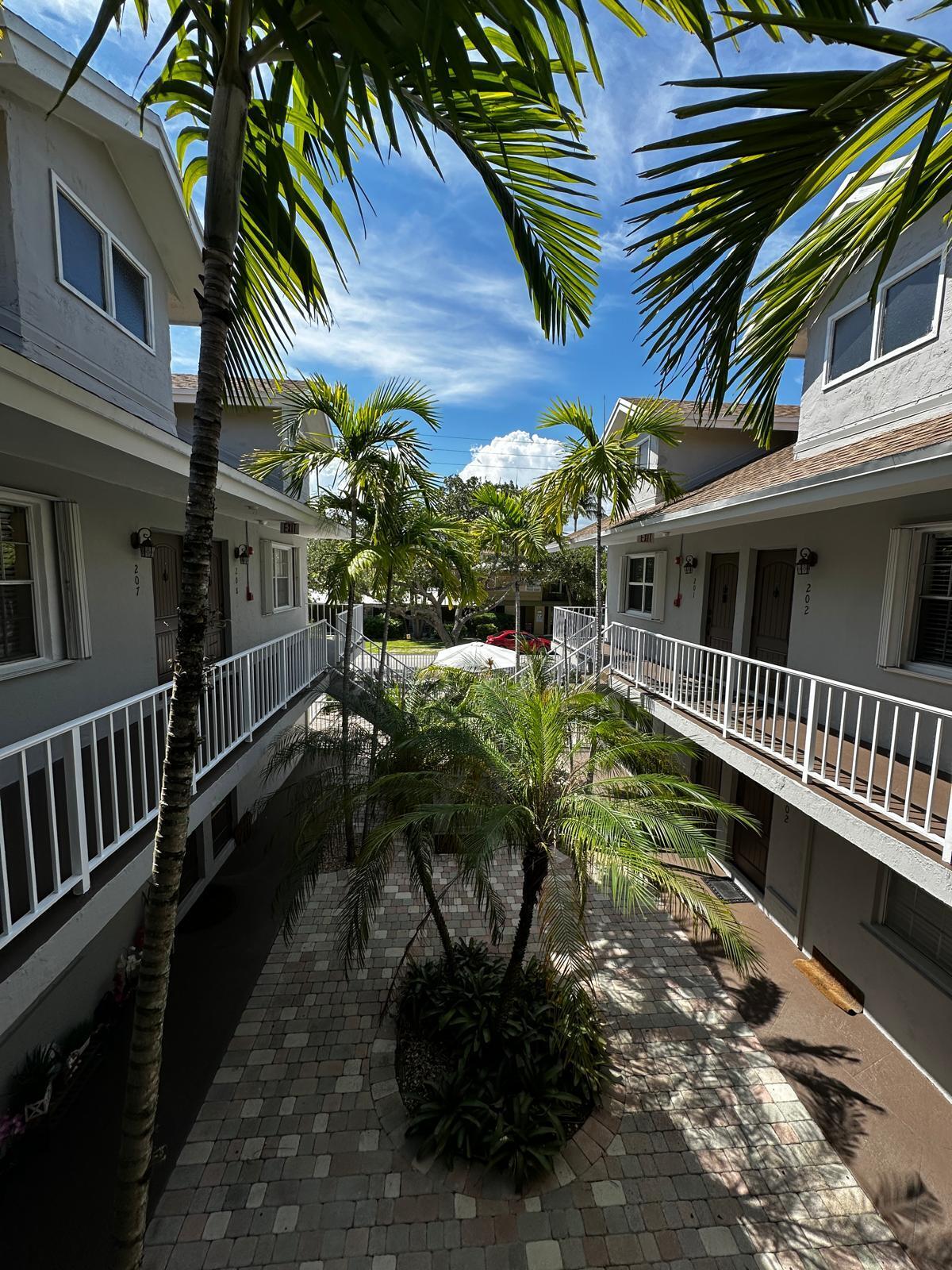 ELIZABETHAN CONDO - Residential Lease