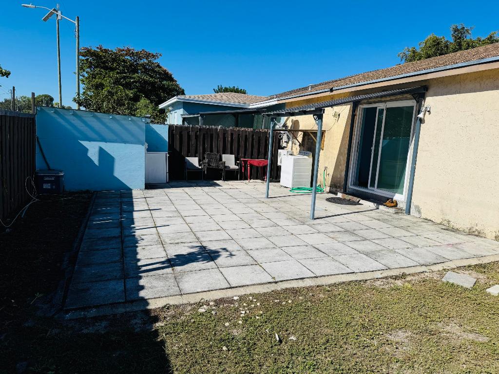 PALM BEACH VILLAS II - Residential