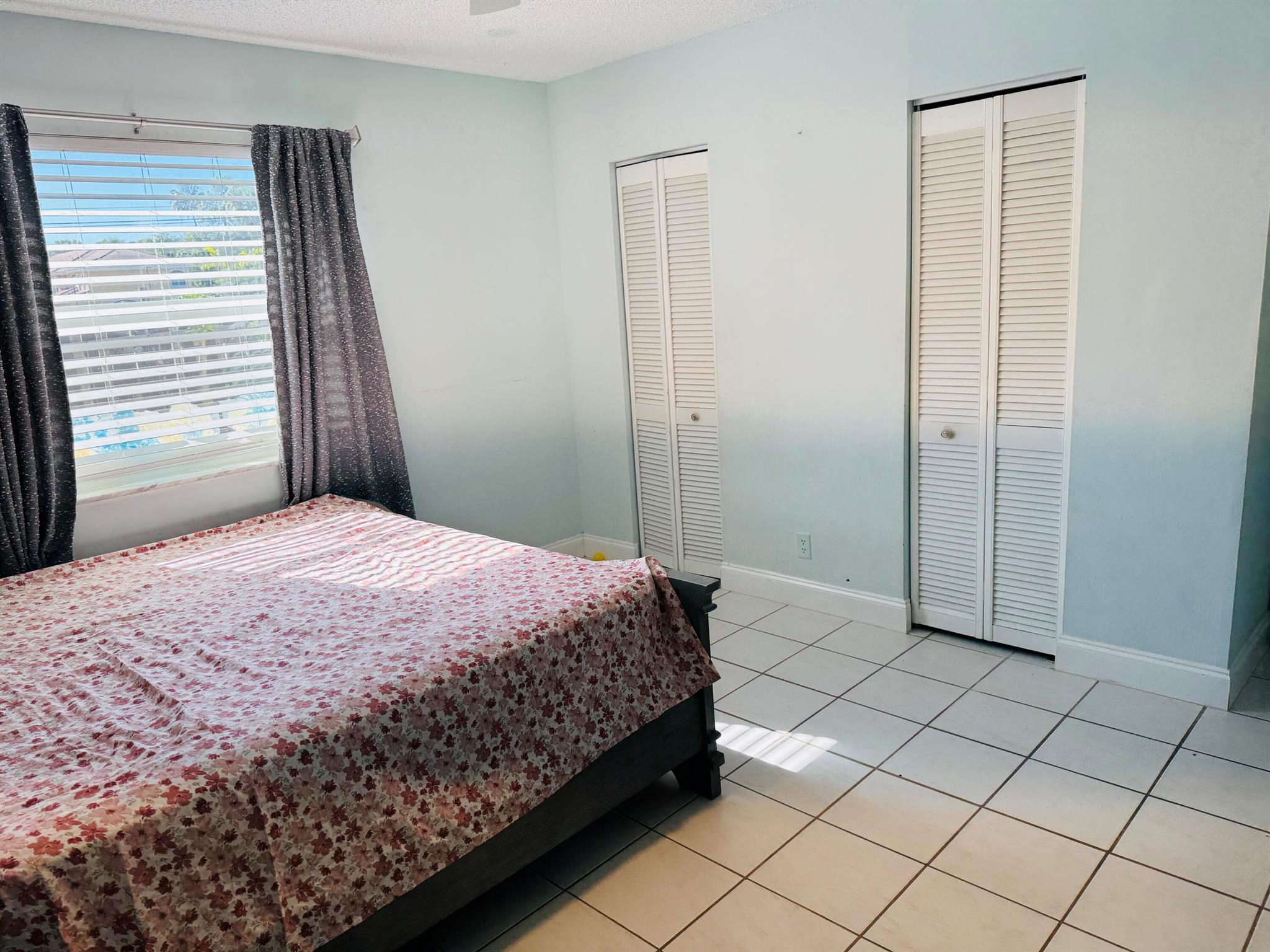 PALM BEACH VILLAS II - Residential