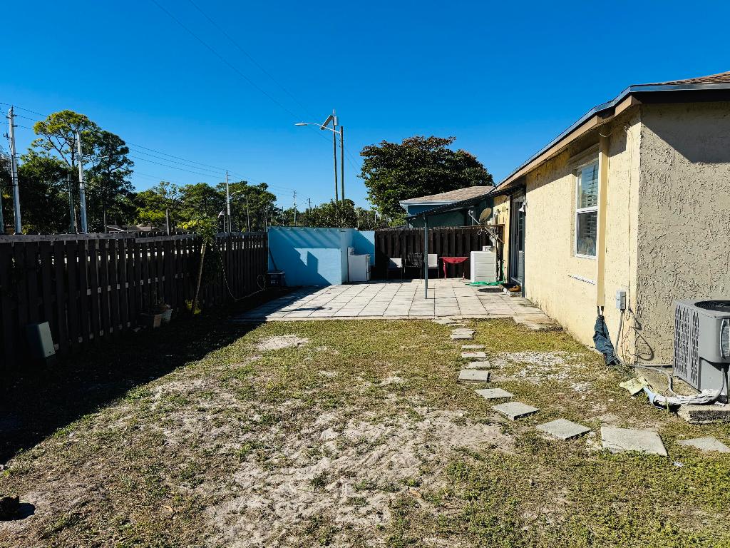 PALM BEACH VILLAS II - Residential