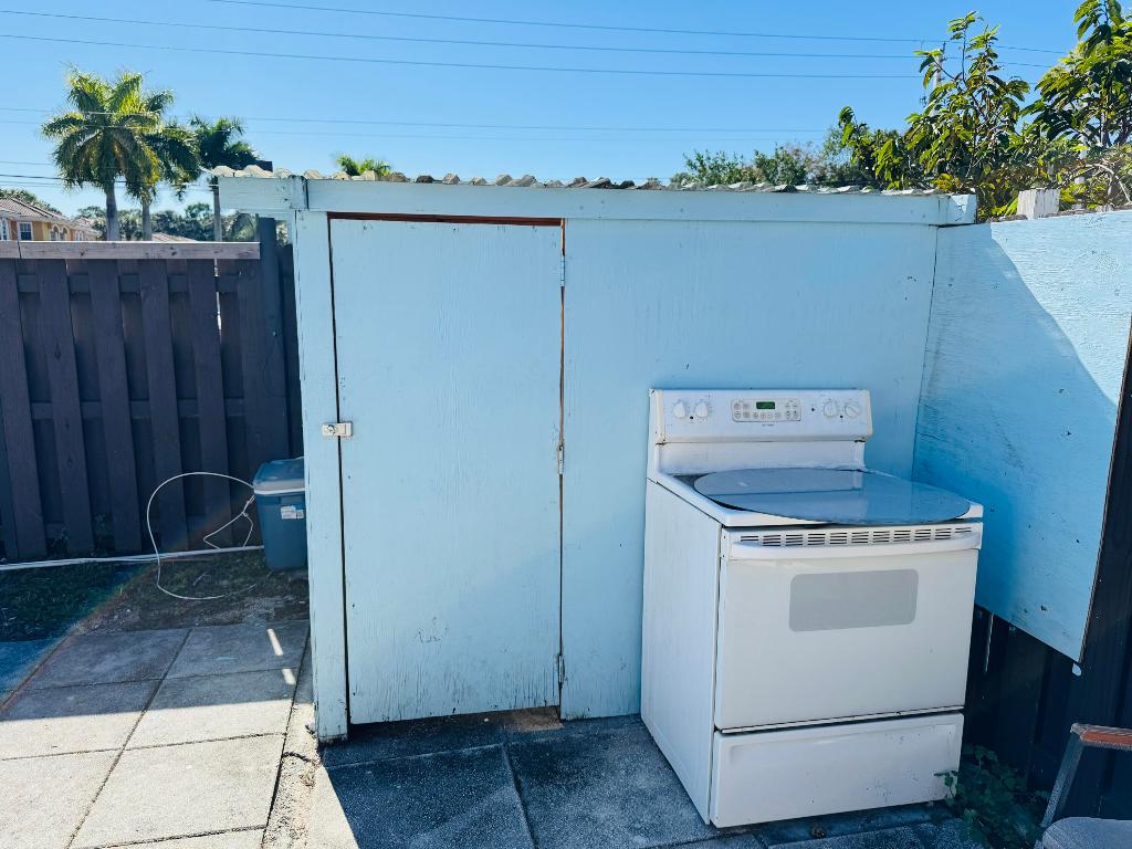 PALM BEACH VILLAS II - Residential