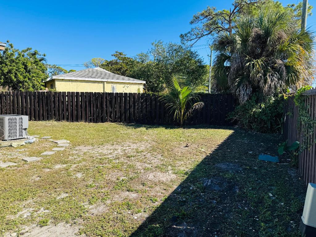 PALM BEACH VILLAS II - Residential