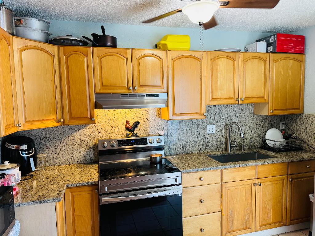 PALM BEACH VILLAS II - Residential