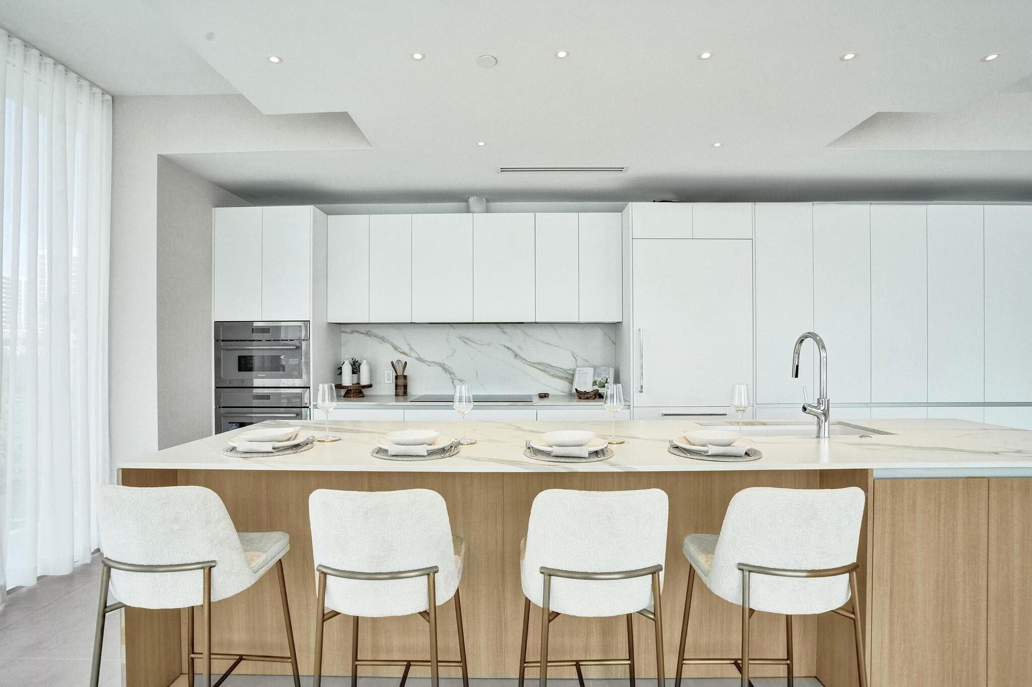 Entourage in the Sun - Residential