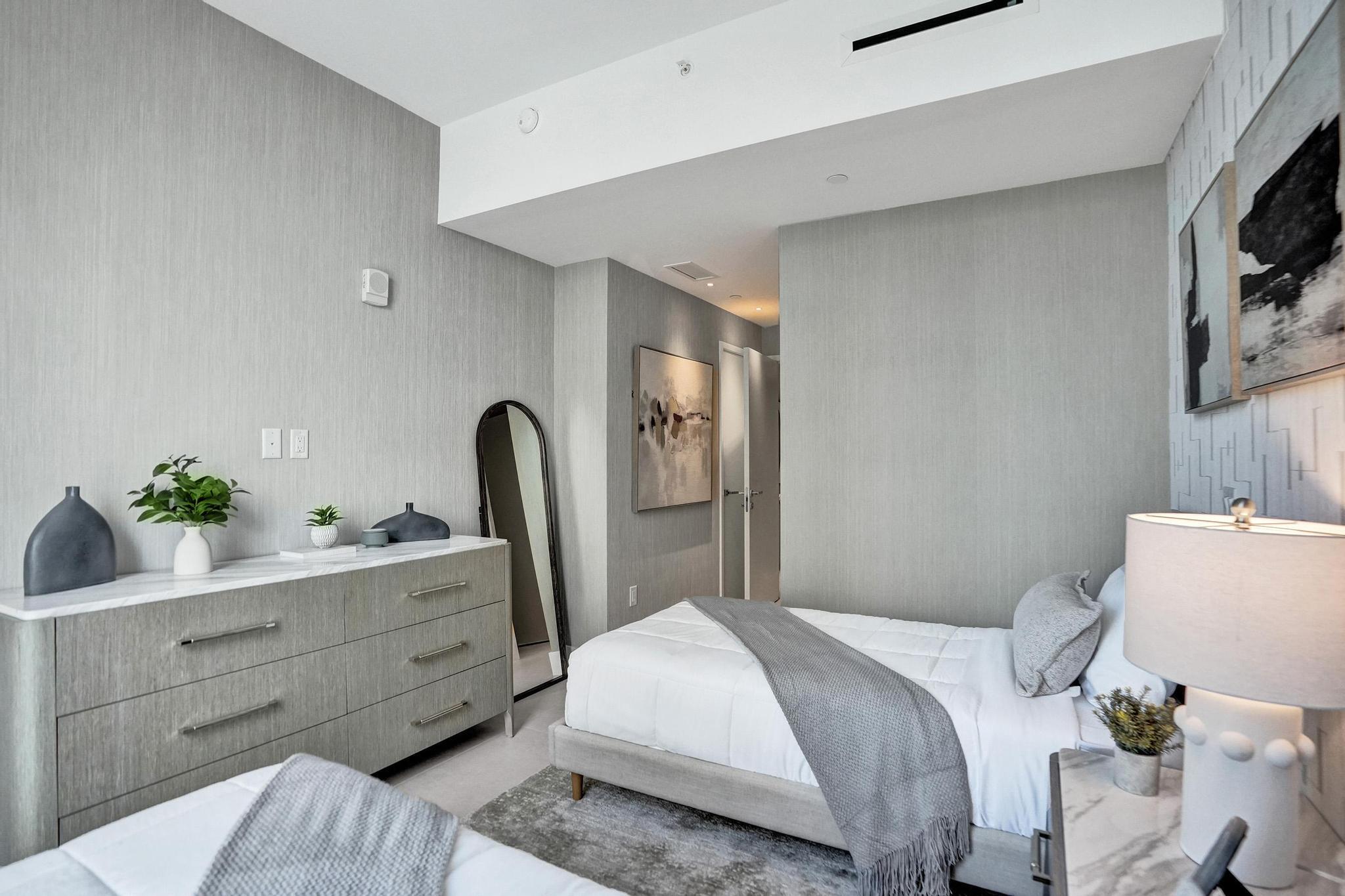 Entourage in the Sun - Residential