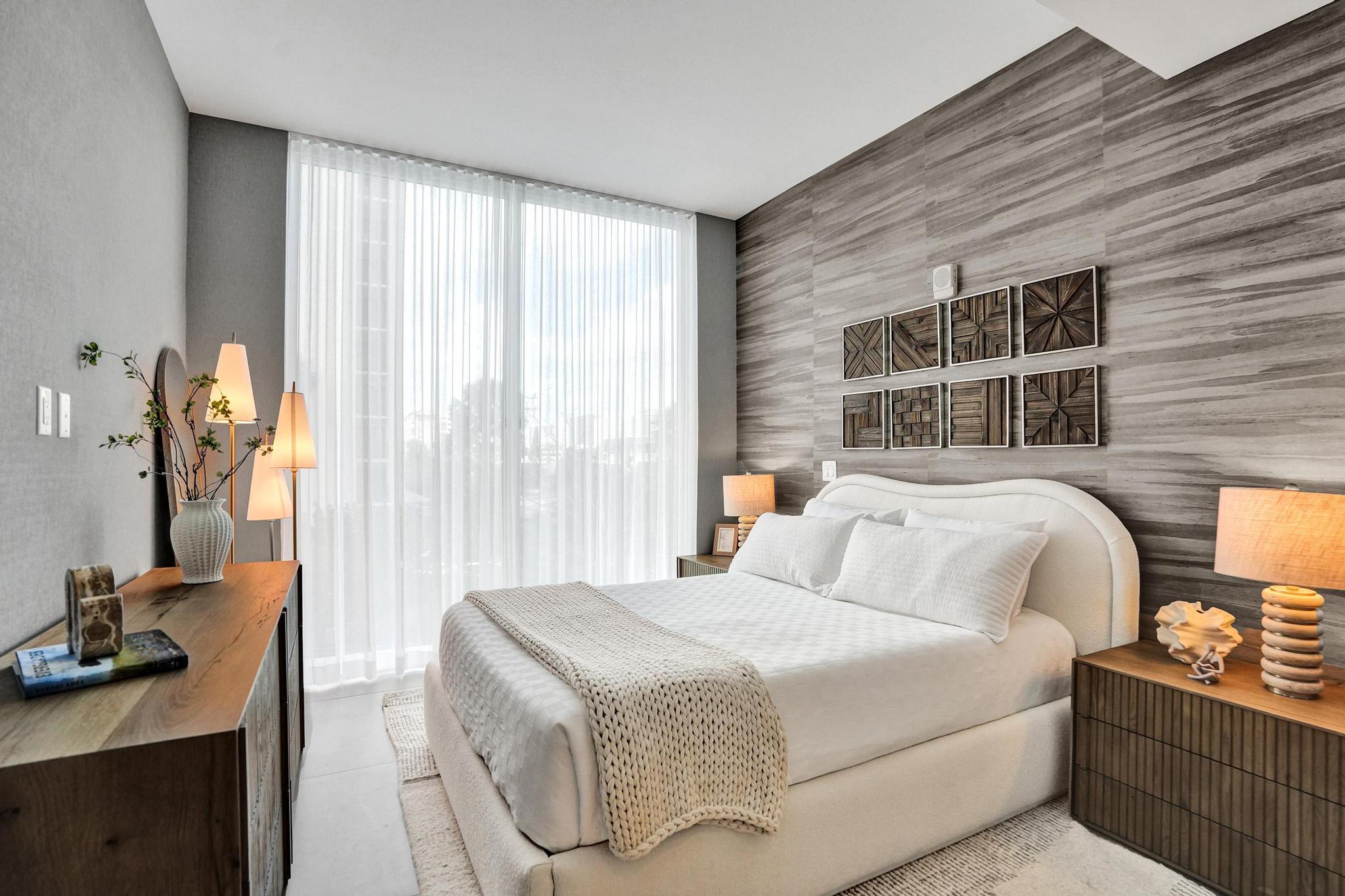 Entourage in the Sun - Residential