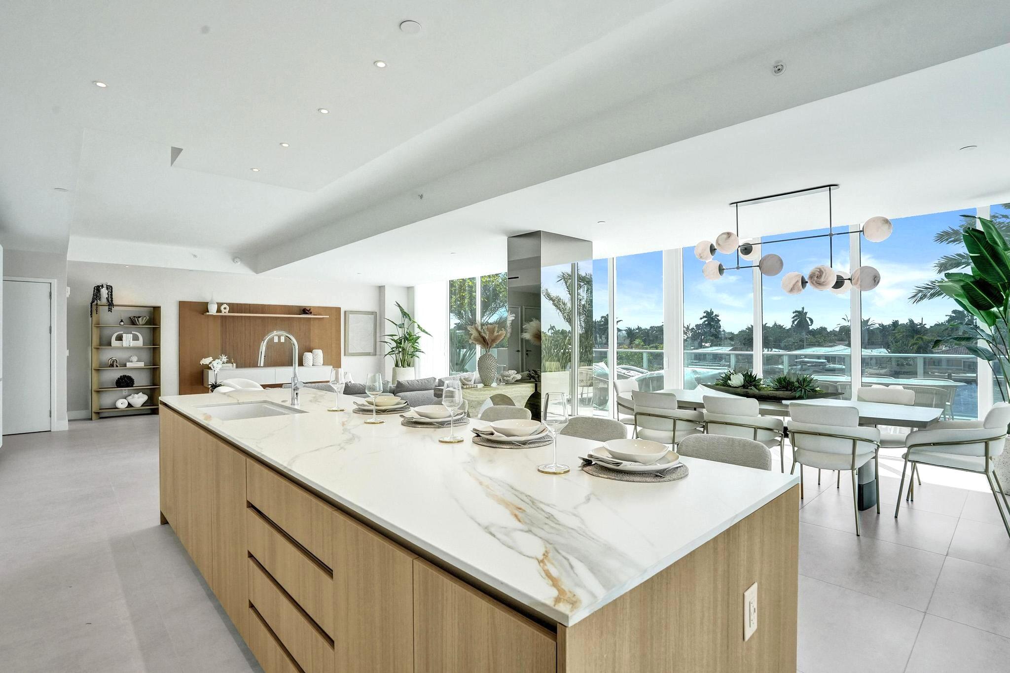 Entourage in the Sun - Residential