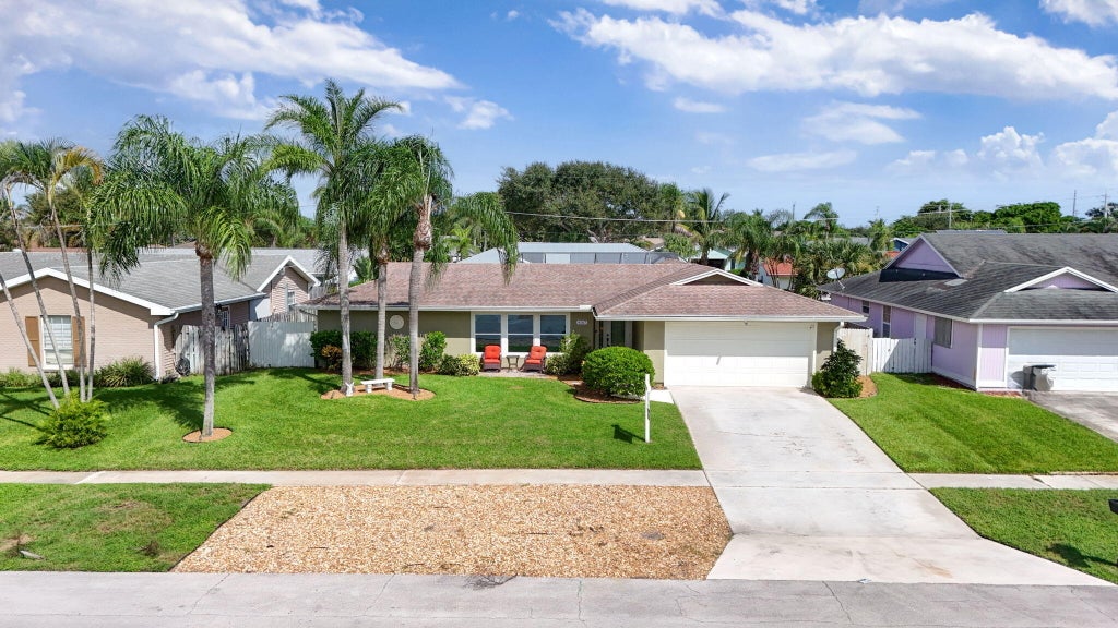 Photo of 4167 RUSSELL Street, Jupiter, FL 33469 (MLS # B26086314)