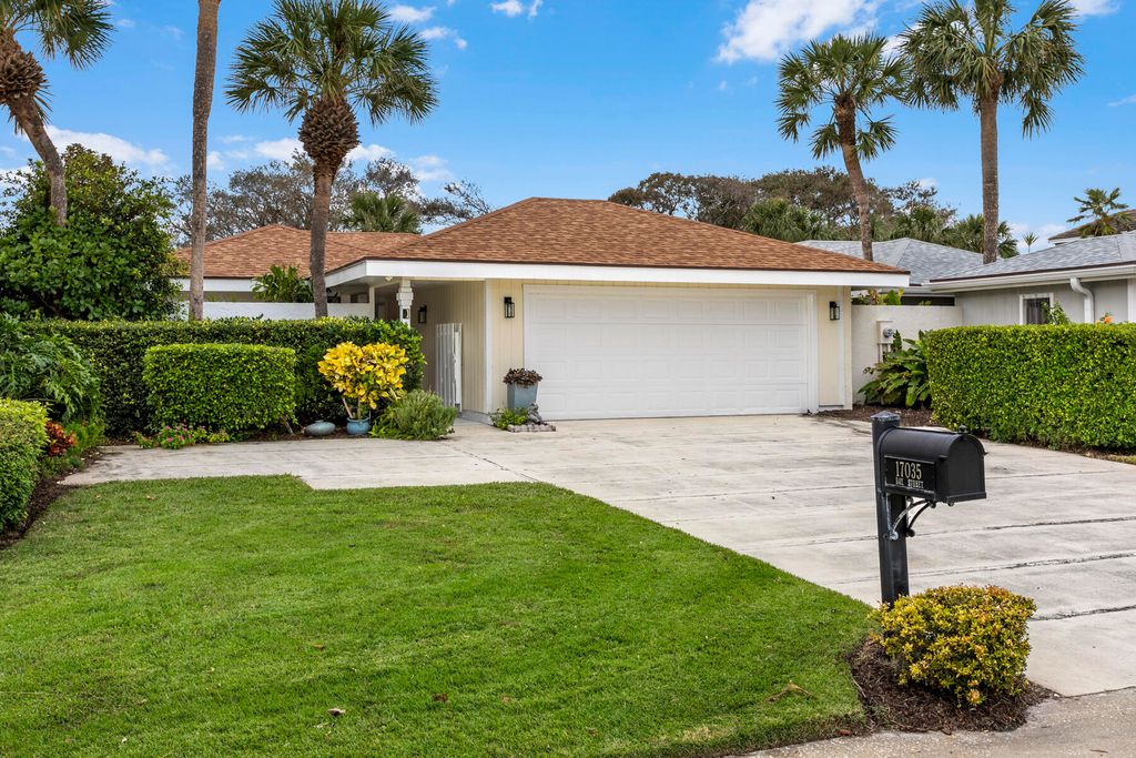 Photo of 17035 Bay Street, Jupiter, FL 33477 (MLS # R10948400)