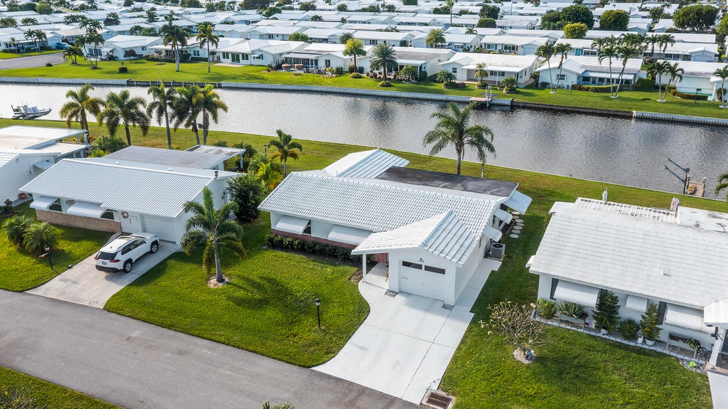 Photo of 1008 SW 7th Avenue, Boynton Beach, FL 33426 (MLS # R11140726)