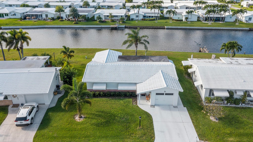 Photo of 1008 SW 7th Avenue, Boynton Beach, FL 33426 (MLS # R11140726)
