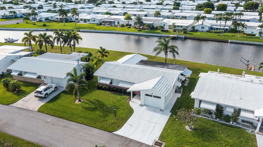 Photo of 1008 SW 7th Avenue, Boynton Beach, FL 33426 (MLS # R11140726)