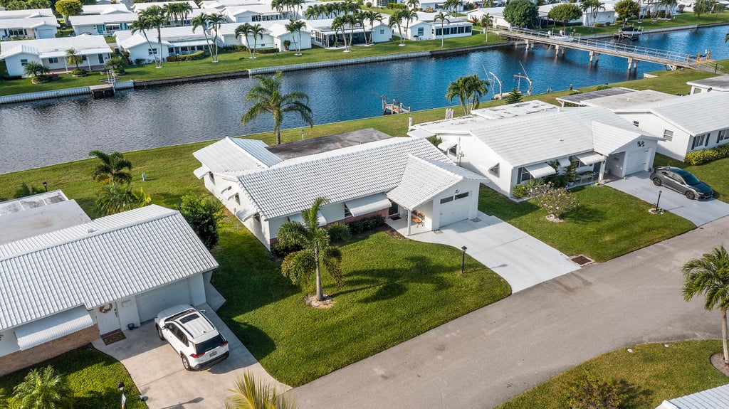 Photo of 1008 SW 7th Avenue, Boynton Beach, FL 33426 (MLS # R11140726)
