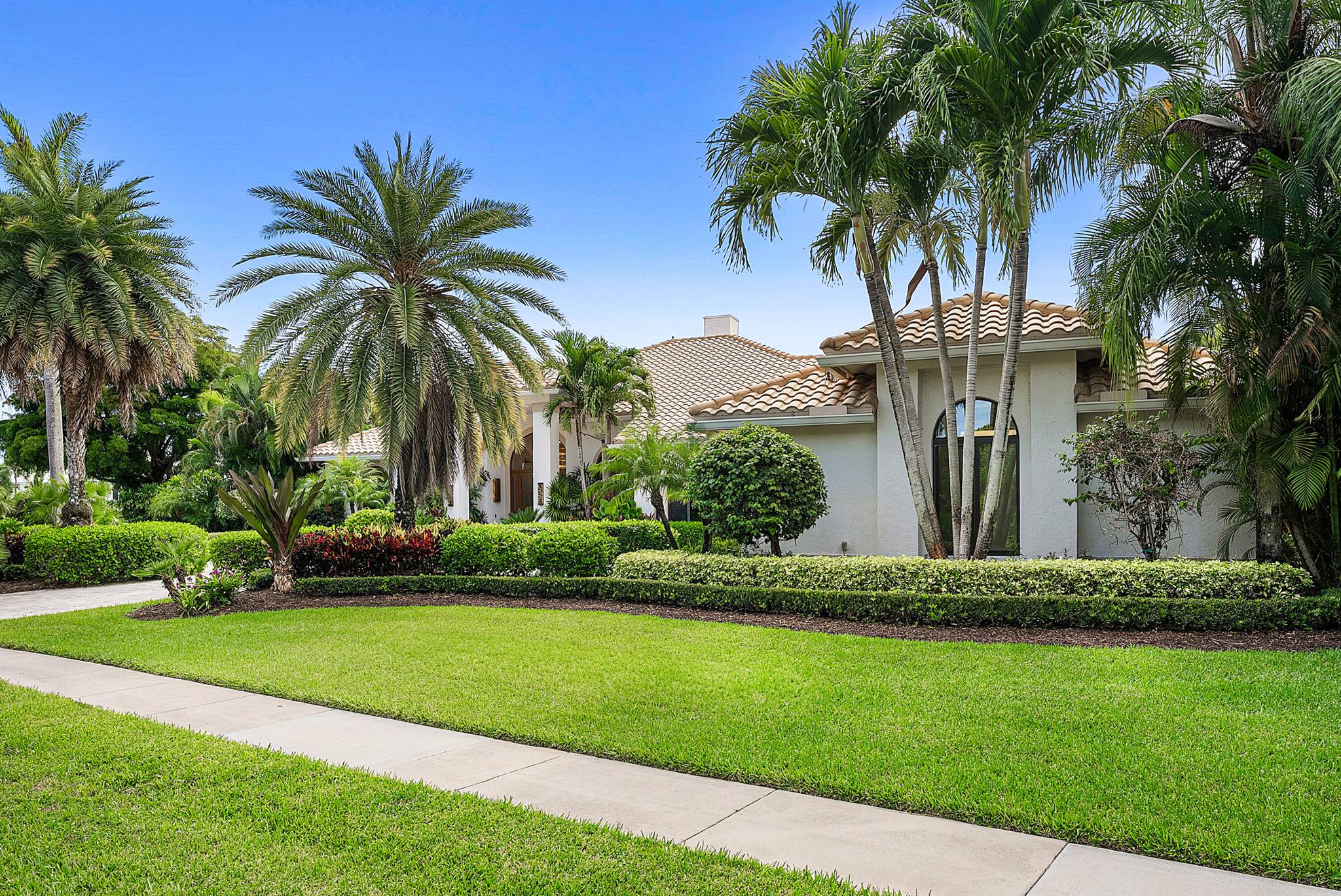 HOLLOWS / POLO CLUB - Residential