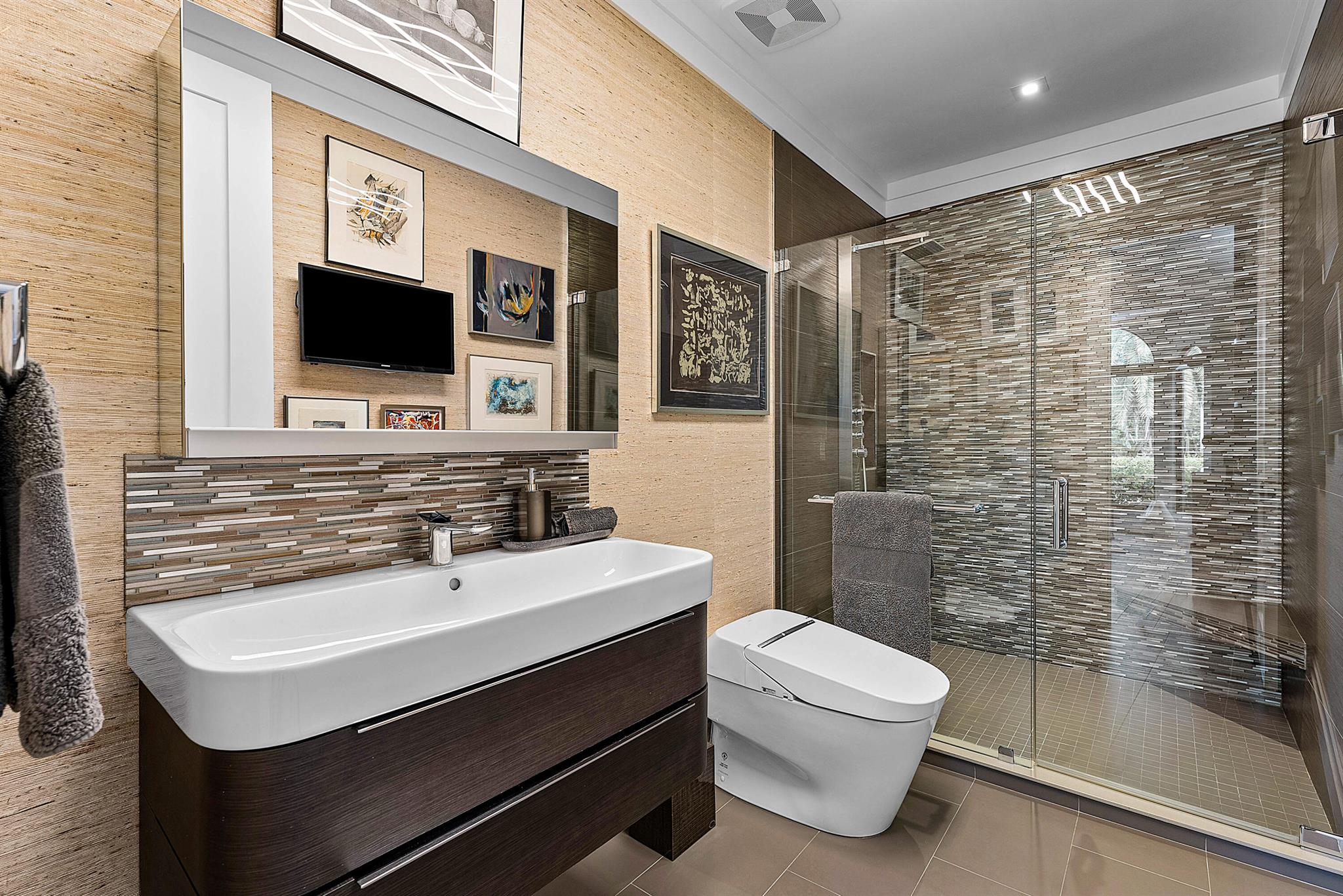 HOLLOWS / POLO CLUB - Residential