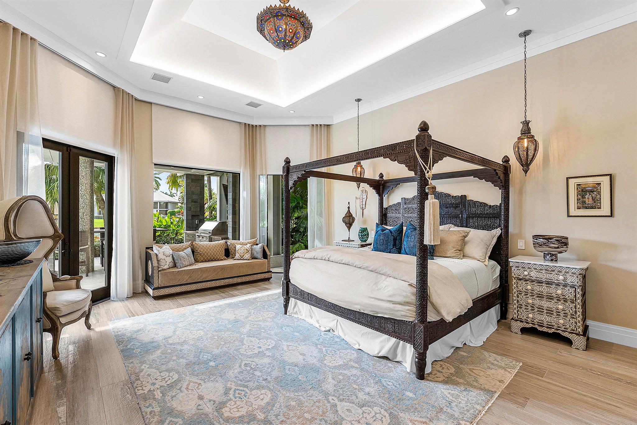 HOLLOWS / POLO CLUB - Residential