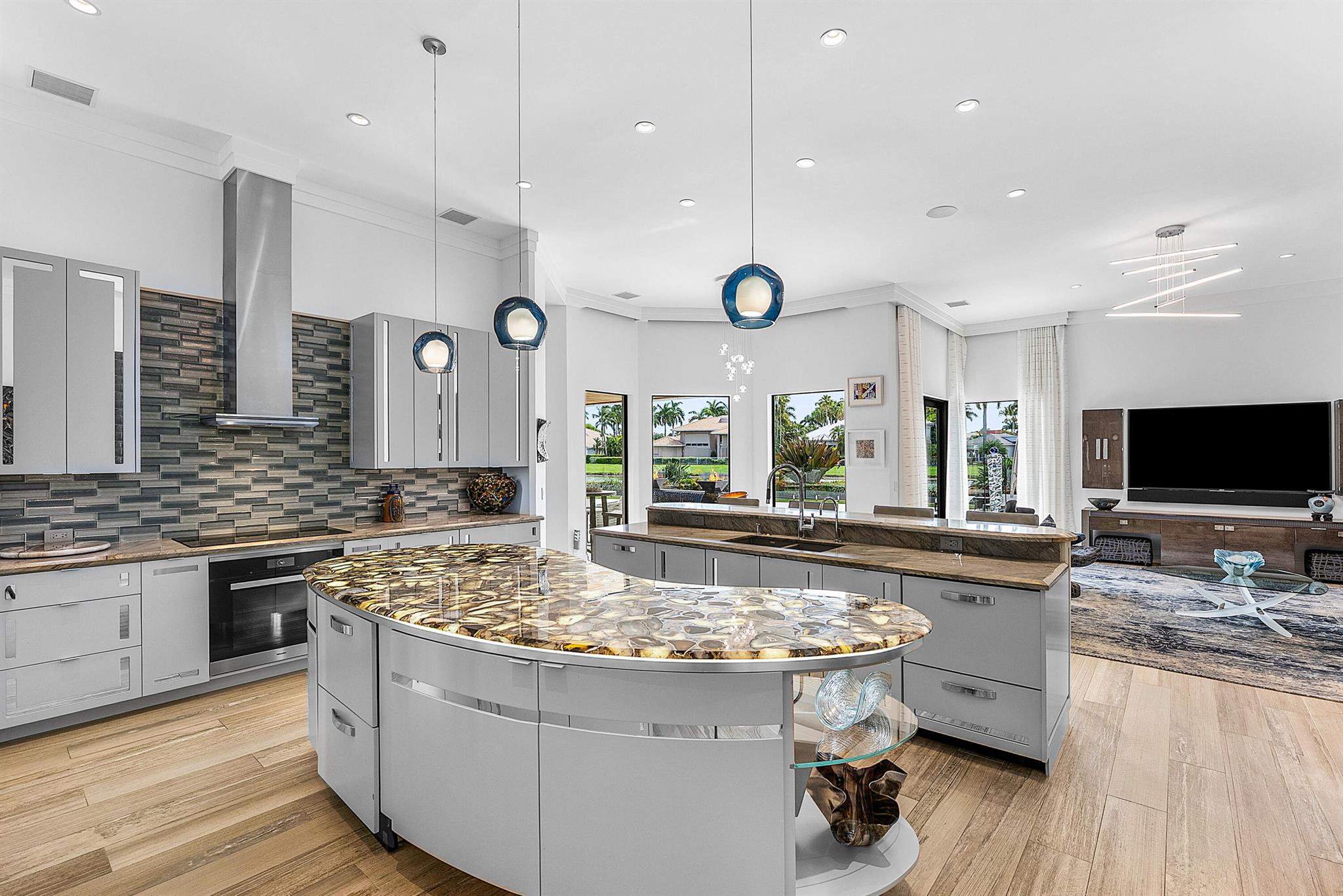 HOLLOWS / POLO CLUB - Residential