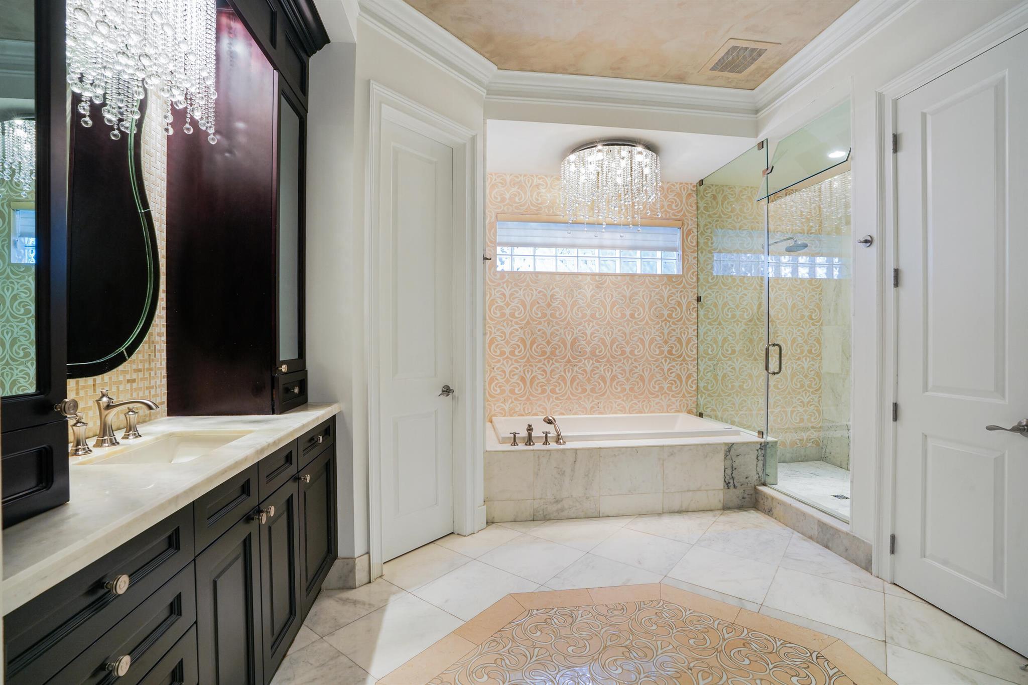 SEAGATE RESIDENCES CONDO - Residential