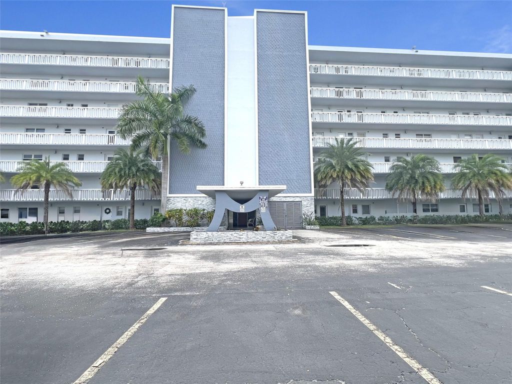 Photo of 320 NE 12th Avenue #408, Hallandale Beach, FL 33009 (MLS # F10524544)