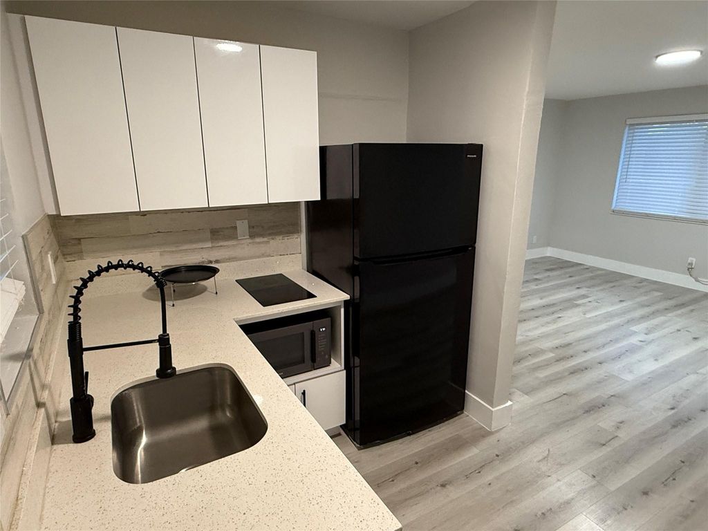 Photo of 720 NE 7th Street #2a, Hallandale Beach, FL 33009 (MLS # B26028965)