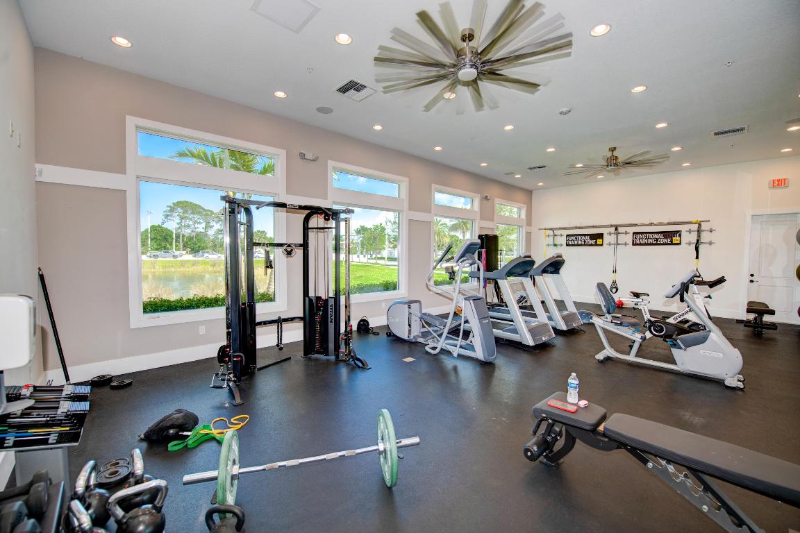 BANYAN BAY - Residential