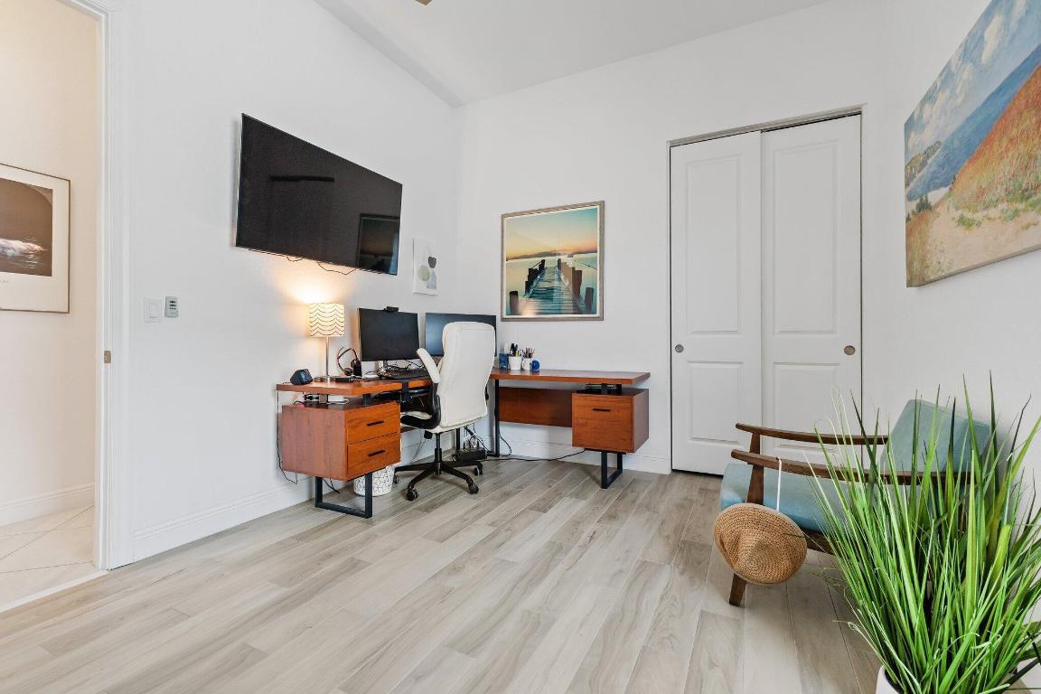 BANYAN BAY - Residential