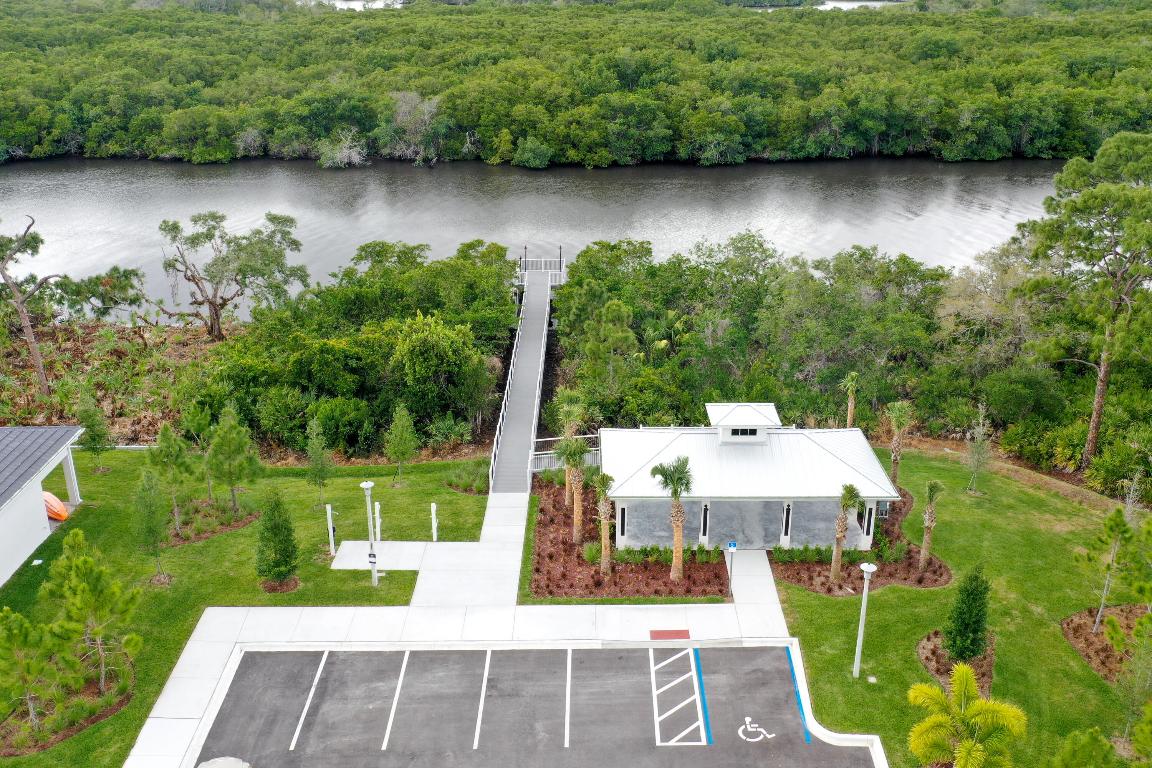 BANYAN BAY - Residential