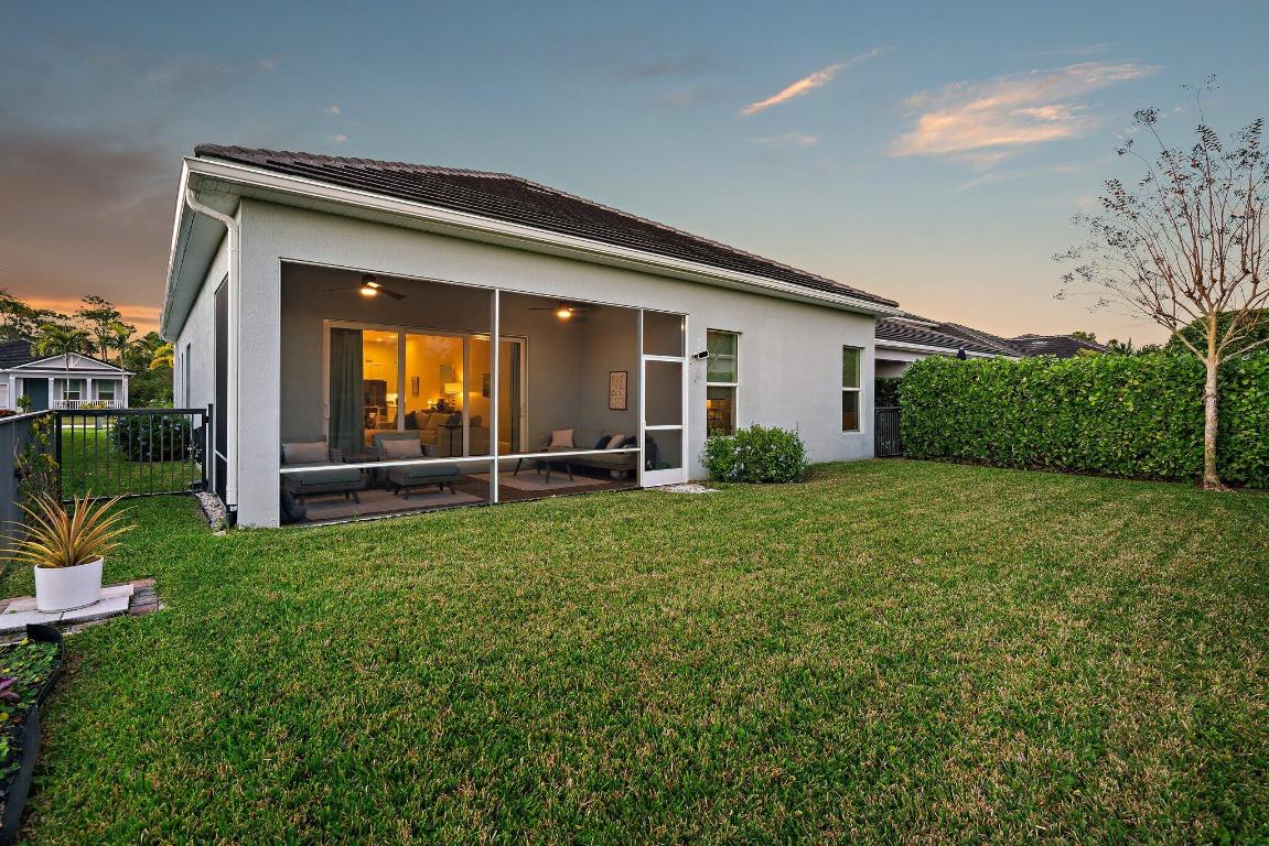 BANYAN BAY - Residential