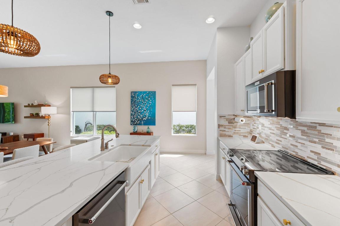 BANYAN BAY - Residential