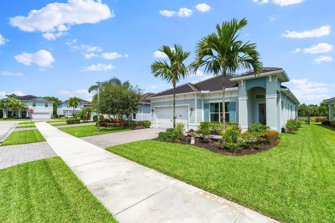 BANYAN BAY - Residential