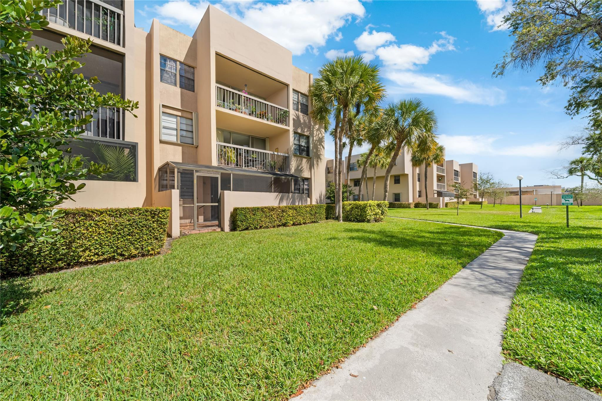 GARDENS OF KENDALL - Residential