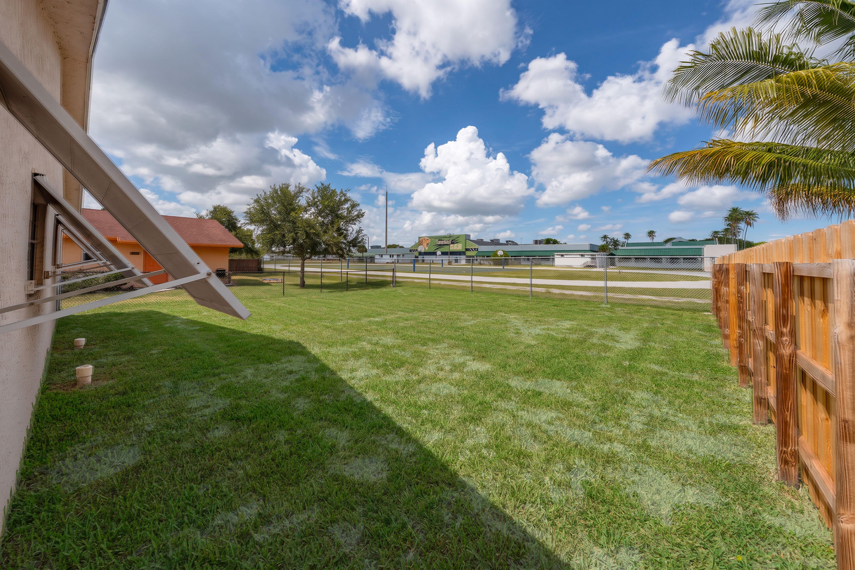 3411 NE 5 Avenue NE 1-2