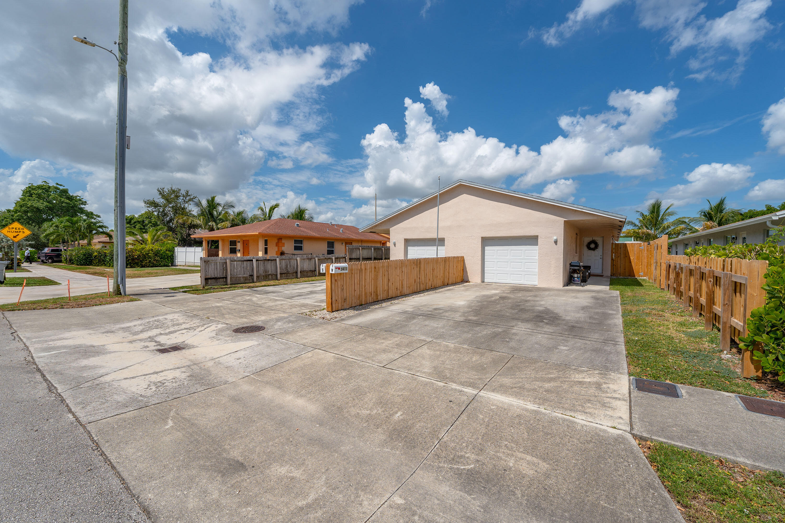 3411 NE 5 Avenue NE 1-2
