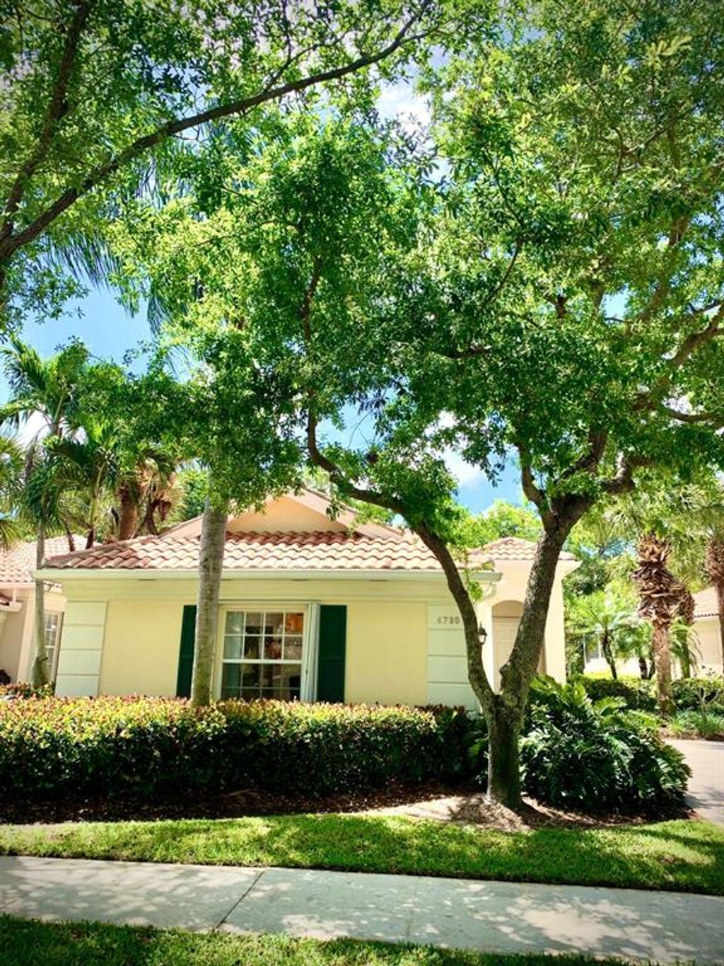 Photo of 4790 Valencia Drive, Delray Beach, FL 33445 (MLS # R10703335)