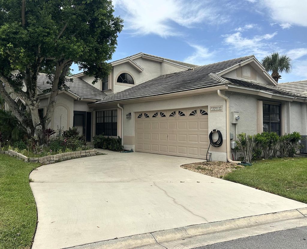 Photo of 10940 STAFFORD Circle S, Boynton Beach, FL 33436 (MLS # B26053389)