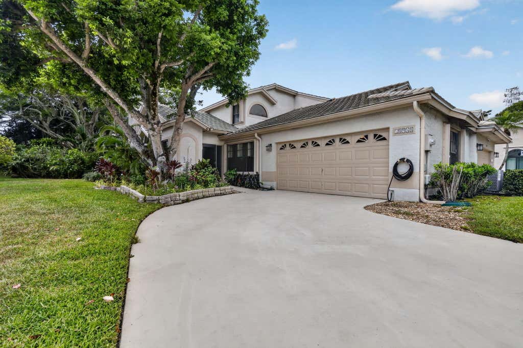 Photo of 10940 STAFFORD Circle S, Boynton Beach, FL 33436 (MLS # B26053389)