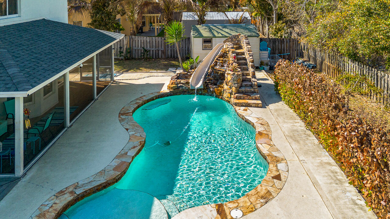 677 NW Marion Avenue