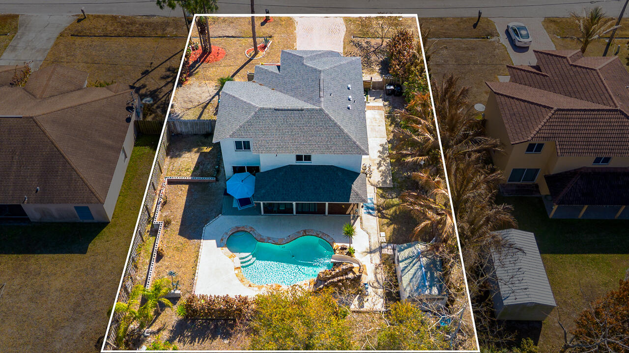 677 NW Marion Avenue