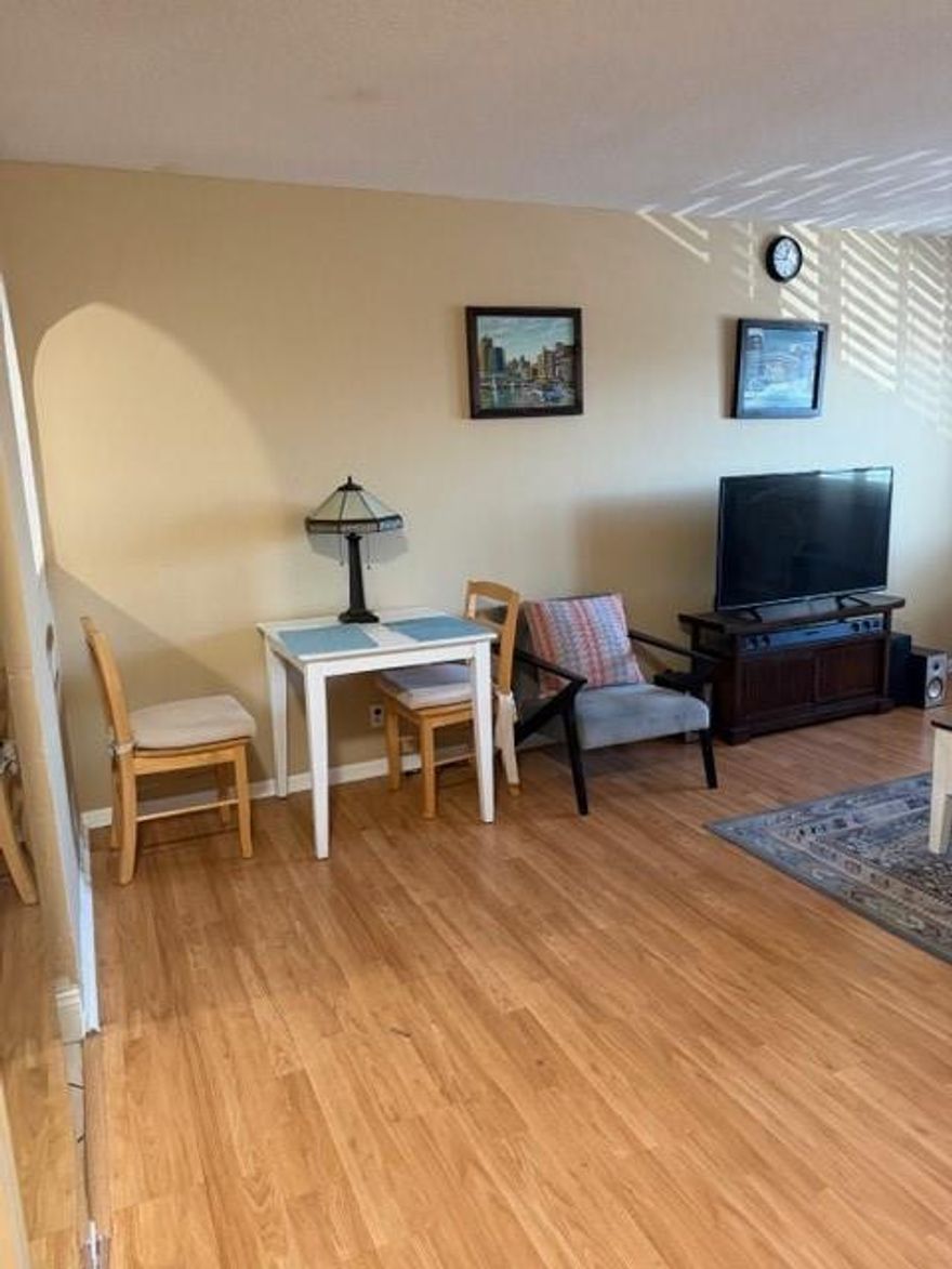 Best way to own Great low price GOOD VALUE PREMIUM LOCATION DESIRED IMPERIAL POINT Close to the beach US1 Highway, restaurants , entertainment shopping great school and more. Great pool and well maintained community. DONT MISS THIS OPPORTUNITY SALE "AS IS "